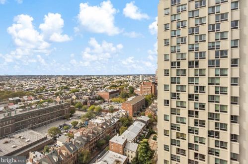 241 6th St, Philadelphia PA  19106-3723 exterior