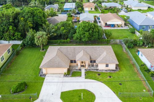 316 12 Ave, Boynton Beach FL 33435-5940 exterior