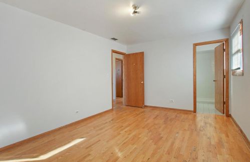 6601 Cornelia Ave, Chicago IL 60618-6035 exterior