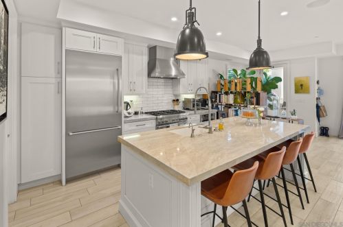 712 Ave, San Diego CA 92118-1716 exterior