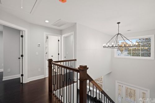 42 Wayne St, Edison NJ  08817-5322 exterior