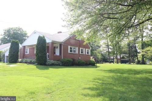 727 Chestnut St, Limerick PA 19468-2117 exterior