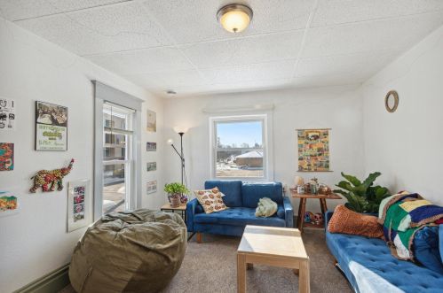 937 Leonard St, Grand Rapids MI 49534-0011 exterior