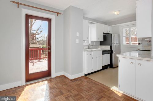 2022 21 St, Arlington VA 22201-3607 exterior