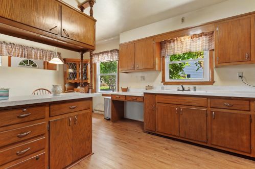 3837 75th St, Milwaukee WI 53220-1723 exterior