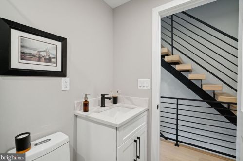 2200 Kater St, Philadelphia PA 19146-1139 exterior