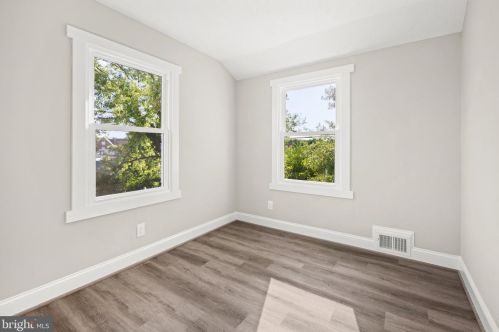 6106 Kings Hwy, Alexandria VA 22303-2416 exterior