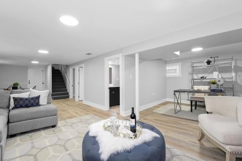 9740 Calumet Ave, Chicago IL 60616-2439 exterior