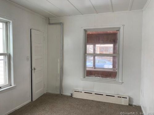 28 New King St, Enfield CT 06082-3527 exterior