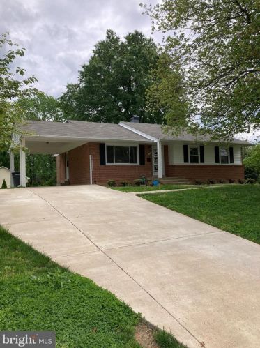 7305 Fairchild Dr, Alexandria, VA 22306-2215