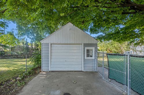 1022 Den Hertog St, Wyoming MI 49509-2822 exterior