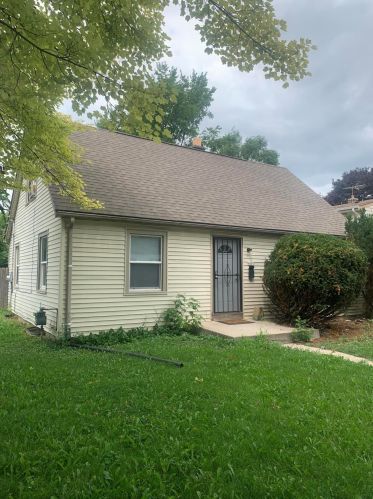 4601 50th St, Milwaukee, WI 53220-4121