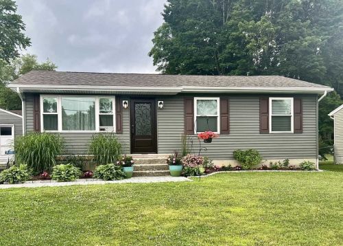 18 Peacock Ln, Poughkeepsie, NY 12601-5712