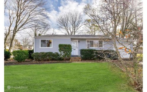 34 14th St, Bohemia, NY 11716-4414