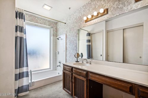 4026 Christy Dr, Phoenix AZ 85028-3108 exterior