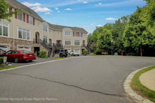 11 Baker Ct, Old Bridge, NJ 08857-2913