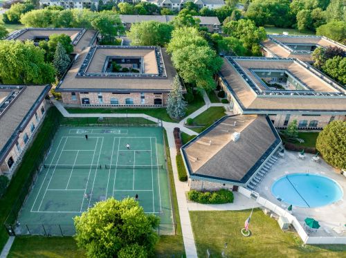 4253 Rivers Edge Cir, Milwaukee WI  53209-1112 exterior