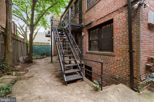 23 4th St, Washington DC 20003-3803 exterior