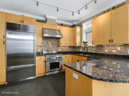 4103 Southport Ave, Chicago IL 60657-1437 exterior