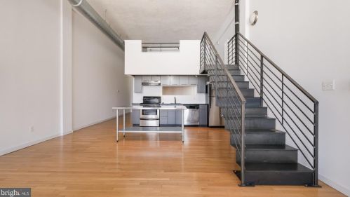 1027 Arch St, Philadelphia PA  19107-2317 exterior