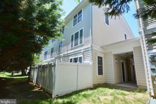 7121 Huntley Creek Pl, Alexandria VA 22306-5108 exterior