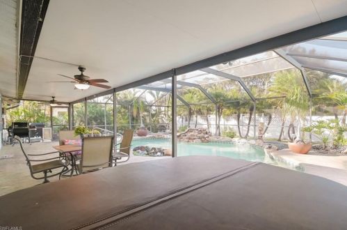 805 97 Ave, Naples FL 34108-2284 exterior