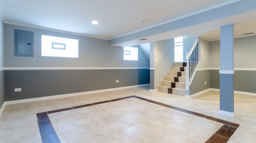 8455 Kingston Ave, Chicago IL 60617-1912 exterior