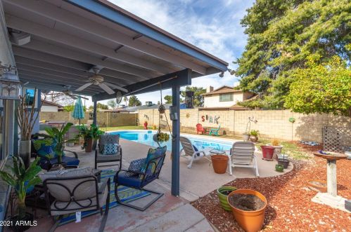 2464 Crocus Dr, Phoenix AZ 85053-5416 exterior