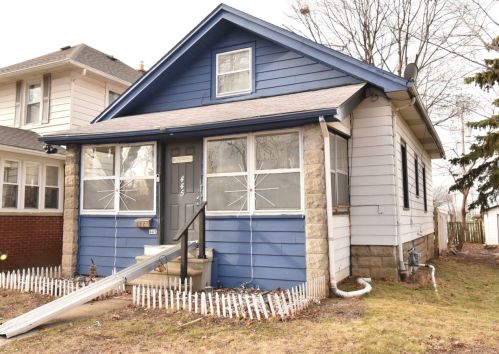 445 75th St, Milwaukee WI  53213-3521 exterior
