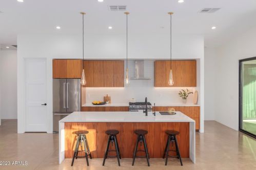 2205 Clarendon Ave, Phoenix AZ  85015-5436 exterior