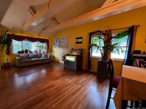 11 Camelot Dr, Norwalk, CT 06850-2413