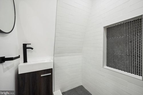 16 Roland Rd, Chester PA 19015-3327 exterior