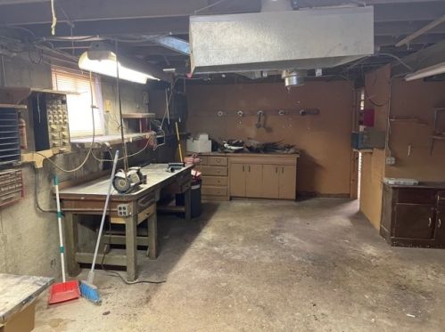 11929 Leamington Ave, Chicago IL 60651-2923 exterior