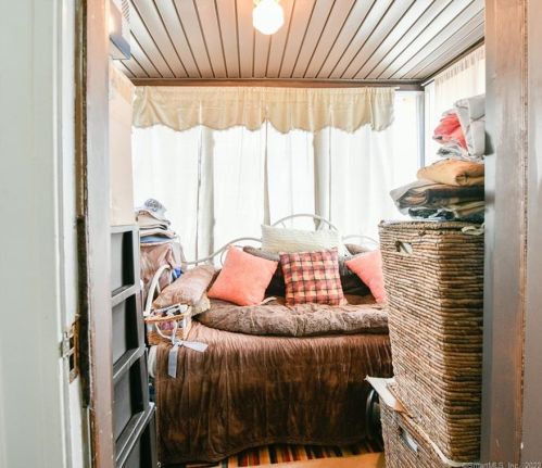 226 Seymour Ave, Derby CT 06418-1310 exterior