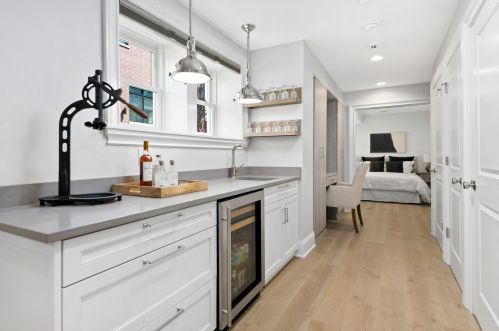 1923 Wellington Ave, Chicago IL 60618-7821 exterior