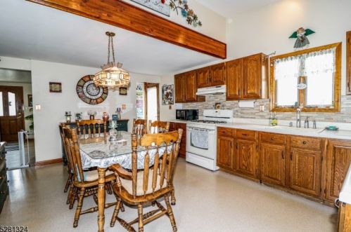 75 Dartmouth Ave, Avenel NJ 07001-1860 exterior