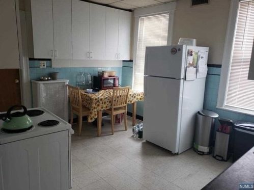 55 Clinton Pl, East Rutherford NJ 07073-1323 exterior