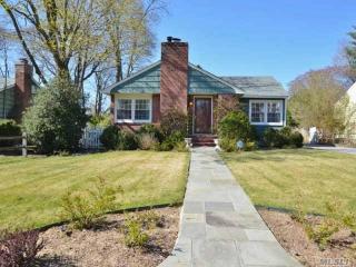 71 Fairmount St, Hunt, NY 11743-3504
