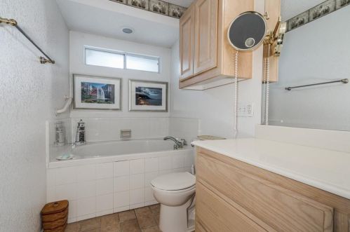 1311 Lakeshore Dr, Irving TX 75060-6675 exterior