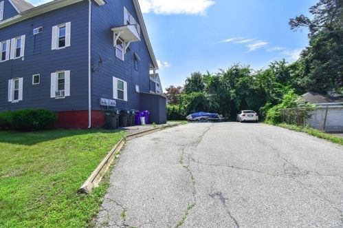 708 Chestnut St, Springfield MA 01103-1707 exterior