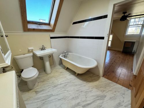 3225 Hackett Ave, Milwaukee WI 53211-3140 exterior