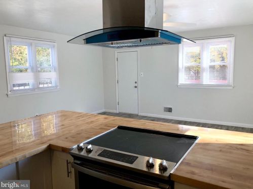 1152 Lower Fry Rd, Trenton NJ 08618-1831 exterior