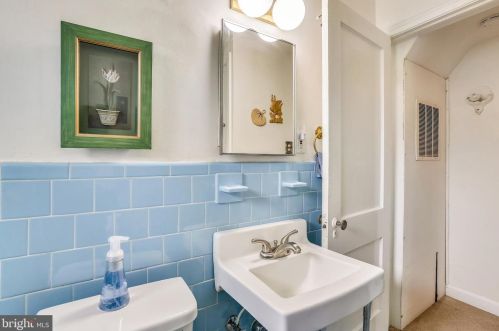 902 Lewis Ave, Rockville MD 20851-2350 exterior