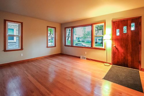 2524 71st St, Milwaukee, WI 53219-2509