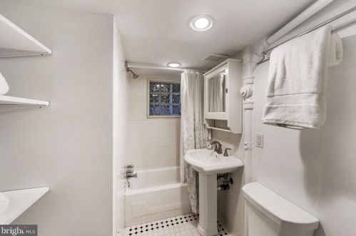 1504 Lawrence St, Washington DC 20017-2913 exterior