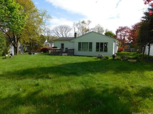 30 Corona Dr, Milford, CT 06460-3509