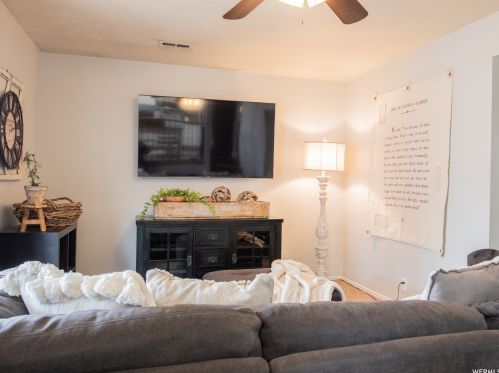 3058 Linton Dr, Taylorsville UT 84088-4632 exterior