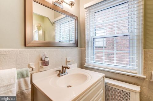 3240 Livingston St, Washington DC 20015-1756 exterior