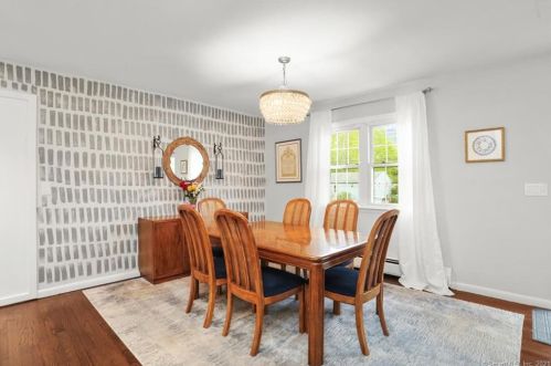 10 Ledgewood Dr, Norwalk CT 06850-1821 exterior