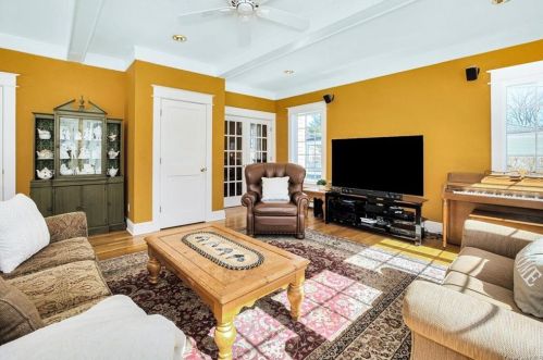 8 Oak Rd, Briarcliff NY 10510-2327 exterior